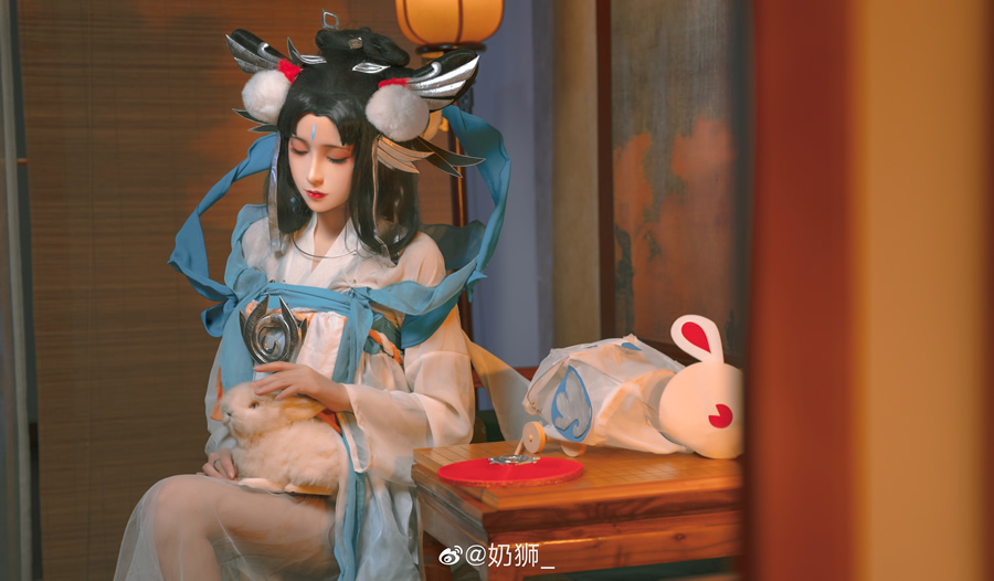 奶狮不咬人嫦娥如梦令