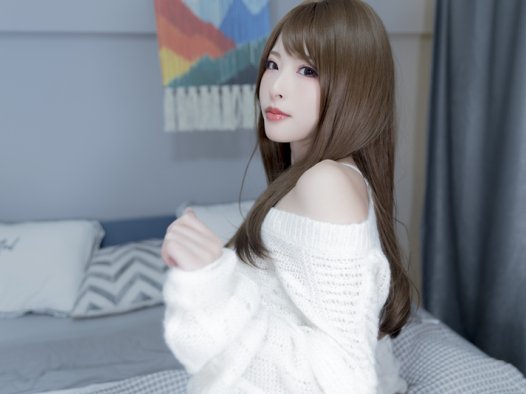 清水由乃白色毛衣